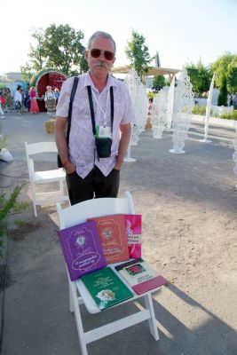 ...и Константин Вихляев со своими новыми книгами на Moscow Flower Show-2013