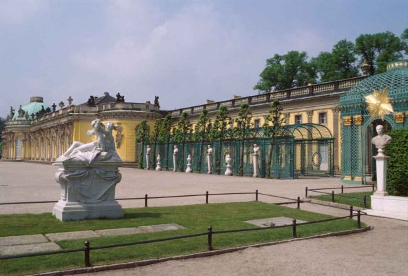 Дворец Сан-Суси и надгробие Фридриха II. Германия, Потсдам. 1997