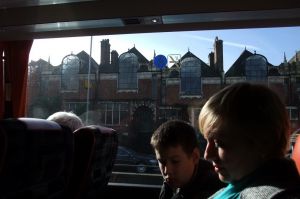 Лондон за окнами автобуса. Фото Елены Лапенко