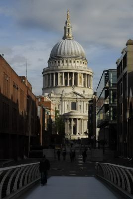 Лондон. Вид на собор Святого Павла с моста Тысячелетия